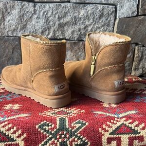 UGG Mini Florence - Women’s Size 6